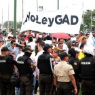 Referencia. Grupos ciudadanos protestaron solicitando el archivo de la ley económico urgente.