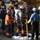 Niño cayó a una alcantarilla mientras jugaba en la lluvia.