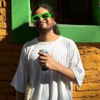 Diego Mendoza fue en su momento también baterista de metal. Tocó en Ácaro, grupo guayaco de heavy, thrash y música progresiva.