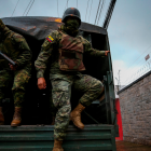 Militares ecuatorianos durante un operativo, imagen referencial en el contexto de la investigación por la muerte de un ciudadano en Milagro.