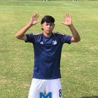 Santiago Castrillón, joven jugador de Millonarios que se desplomó en el campo en Colombia.