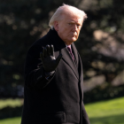 EE. UU. incorpora la firma de Donald Trump en los billetes de un dólar.