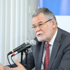 Referencial. Autoridad del CNE durante una intervención pública en defensa del adelanto electoral.