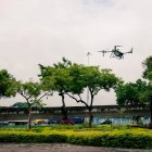 La empresa pública Parques utiliza drones para fertilizar el arbolado urbano en sectores del norte y sur de Guayaquil.