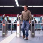 Usuarios descargan la app Quito Nos Mueve para pagar Metro, Trolebús y Ecovía en Quito.