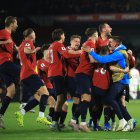 Jugadores de República Checa celebran eufóricos su clasificación final al Mundial.
