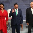 Candidatos a la Presidencia de Perú Keiko Fujimori (i), del partido Fuerza Popular, Charlie Carrasco (c), del partido Demócrata Unido Perú, y Francisco Diez-Canseco, del partido Perú Nación, en Lima (Perú).