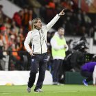 El entrenador Sebastián Beccacece dirigiendo a Ecuador ante Países Bajos.