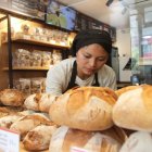 Los panes con rellenos, coberturas, semillas, frutos secos y otros deberán cancelar IVA.