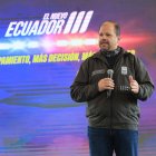 El ministro John Reimberg evaluó las operaciones durante el toque de queda.