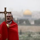El día de ayer, el cardenal Pierbattista Pizzaballa bendijo Jerusalén con las reliquias de la Santa Cruz, tras impedírsele entrar al Santo Sepulcro