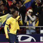 El delantero de Ecuador, John Yeboah, celebra el primer gol del combinado ecuatoriano durante el partido amistoso que los combinados nacionales de Marruecos y Ecuador disputan este viernes en el estadio Metropolitano, en Madrid.