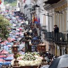 La imagen de Jesús del Gran Poder recorrió cuatro horas las calles del centro de Quito.