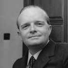 Capote fue un influyente novelista y periodista estadounidense, figura clave del siglo veinte por obras como Desayuno en Tiffany's.