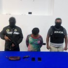 Una mujer fue aprehendida en Machala durante un operativo de la Policía Nacional.