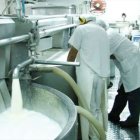 Al menos seis tipos de leche pasarán a gravar el 15 % de IVA.