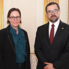 Inty Grønneberg, embajador de Ecuador en Suecia, con Maria Malmer Stenergard, ministra de Asuntos Exteriores de Suecia.