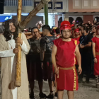 Fieles recorren las calles de Loja durante el Viacrucis del Valle, una tradición que reúne a cientos de devotos cada Viernes Santo..