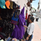 Durante la procesión en Quito los locales comerciales aprovecharon para generar mayores ingresos