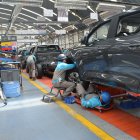 En la planta de Ciauto, en Ambato, cada 12 minutos se ensambla un vehículo, en un proceso que combina tecnología y mano de obra especializada.