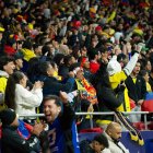 Hinchas Ecuador alientan a su selección.