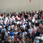 Daniel Noboa estuvo en Cuenca, con beneficiarios del Seguro Social Campesino.