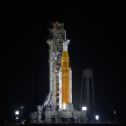 Fotografía cedida por la NASA donde se muestra el cohete del Sistema de Lanzamiento Espacial (SLS) y la nave espacial Orion de la misión Artemis II.