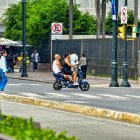Los scooters eléctricos se han vuelto un vehículo más de libre circulación en las vías de la ciudad