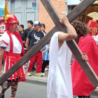 Fieles recorrieron las principales calles del centro de Loja durante el viacrucis organizado por la parroquia de San Francisco.