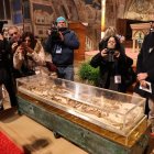 Los restos de San Francisco de Asís se exhibieron por primera vez en 800 años como parte del festejo por el Año Jubilar del santo.