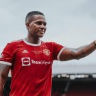 Antonio Valencia mantiene contacto permanente con el balompié de Inglaterra.