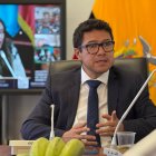 Héctor Rodríguez presenta documento firmado por asambleístas que exige tregua arancelaria al Gobierno.