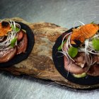 Gastronomía de clase mundial en Quito: Tributo destaca entre los mejores restaurantes de carne del planeta.