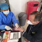 Las pruebas. El Cabildo las realiza desde hoy a los pasajeros de vuelos domésticos.