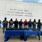 Tres policías en servicio activo y un militar en servicio pasivo fueron aprehendidos en flagrancia en el cantón Camilo Ponce Enríquez.