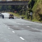 Reparación. En marzo, la Epmmop realizó un bacheo de la Ruta Viva.