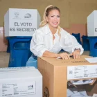 Susana González, ejerciendo su voto cuando fue candidata a la Asamblea por Suma en 2024