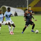 Católica y Emelec empatan 1-1 en el estadio Atahualpa.