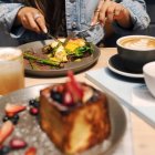 Tres cafeterías quiteñas se destacan en la edición 2025 del listado “The World’s 100 Best Coffee Shops – South America”,