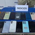 Como evidencia, la Policía encontró los 19 celulares cuya procedencia no pudo justificar el detenido.