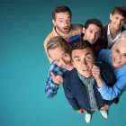 El elenco principal se mantiene, pero se resiente la ausencia de Erik Per Sullivan en el papel de Dewey.