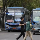 En la Juan León Mera y Jorge Washington, en el centro norte de Quito, buses corretean.
