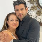 Nachita de Ruales con su hijo, el presentador Efraín Ruales.