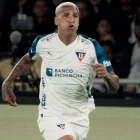 El brasileño Deyverson durante el partido Liga de Quito vs Barcelona.