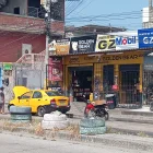 Algunos de los negocios que hay en la calle Mercedes Arzube de Roca, sur de Guayaquil, que han sufrido por apagones.