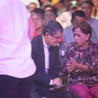 Entre los asistentes a la conferencia de Jaime Nebot estuvieron el cardenal Luis Cabrera y Aracely Moreno, miebro del movimiento unidad Popular.