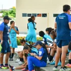 Víctor Idrobo junto a la selección sub 17 trabajando en Daule.