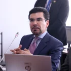 Incidente nocturno en Quito obligó el 10 de abril a evacuar al fiscal general por vehículo sospechoso.