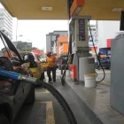 A diferencia de las gasolinas Extra y Ecopaís, la gasolina súper se ajusta directamente al mercado internacional