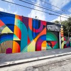 Wynwood Walls es una de las paradas más icónicas para quienes quieren descubrir el lado más creativo y vibrante de la ciudad.